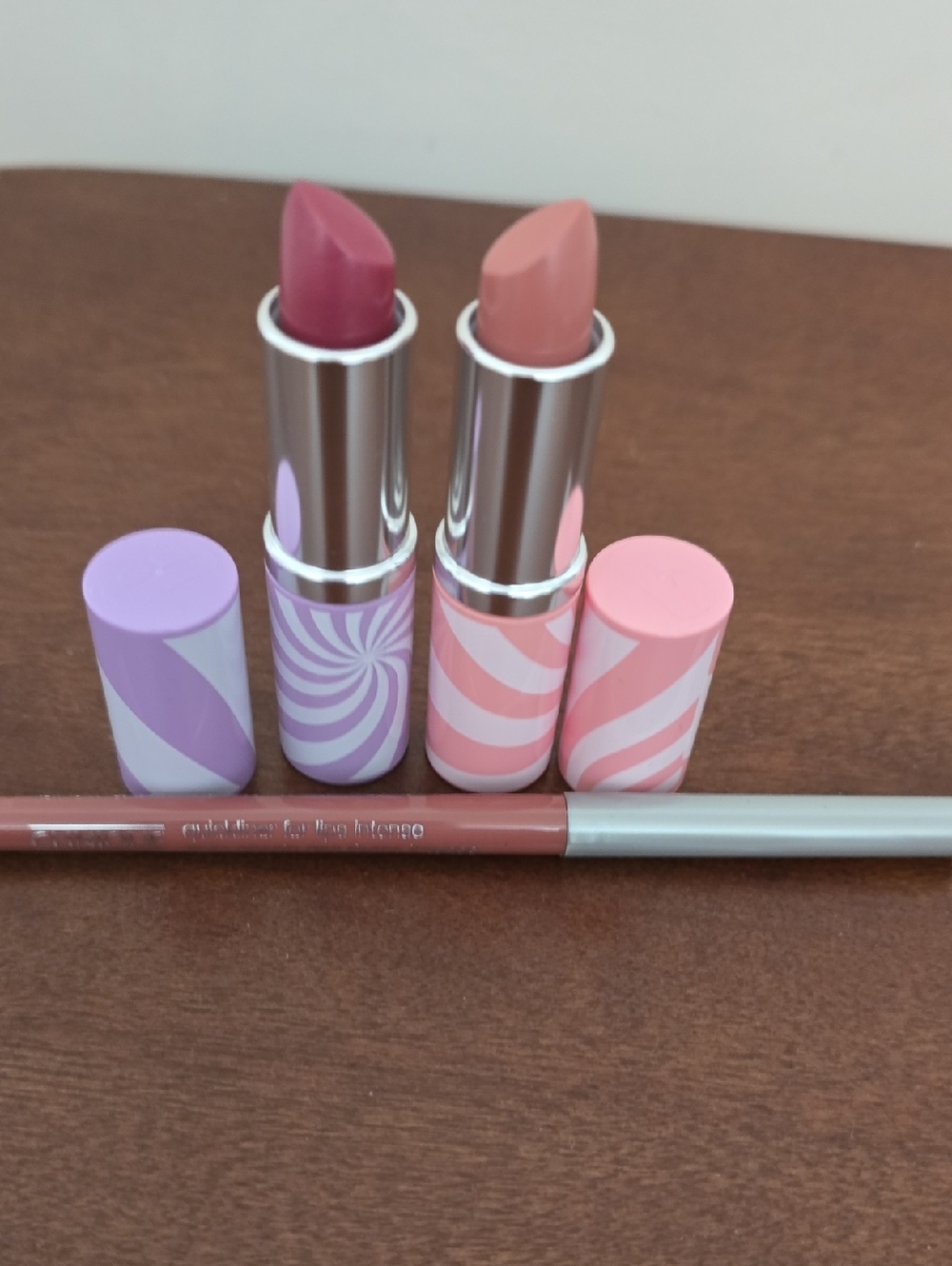 Clinique Lipstick Duo with Lip Liner In Love Pop & Beige Pop.(NWOT)